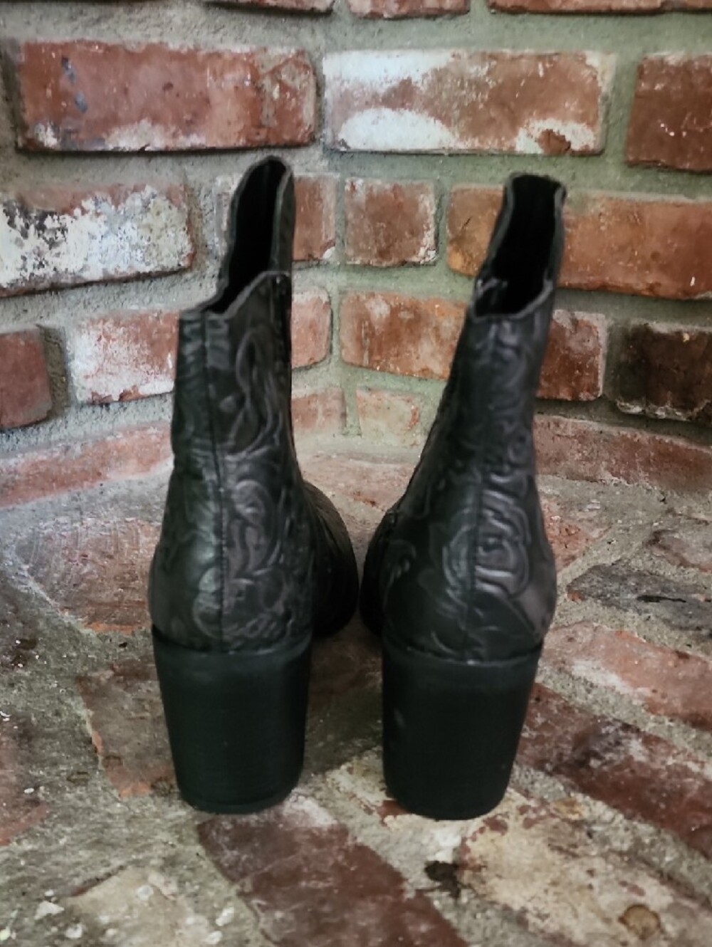 Sterling River Brown Embossed Floral Western Ankle Boots Size 9 - Picture 4 of 8